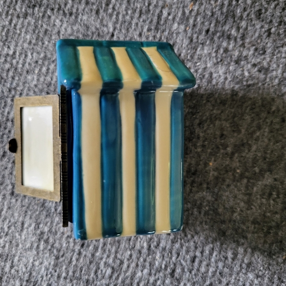Beach cabana Trinket box porcelain - Picture 4 of 4